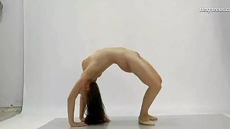 Nicole Smith Bending Naked in Acrobatic Poses