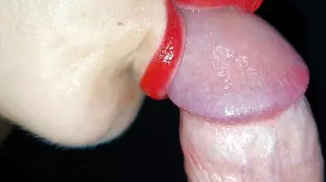 Uomo, non riesco a smettere di succhiarti il cazzo per quella sborrata!