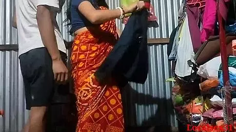 Dus, deze dorpse bhabhi werd hard geneukt terwijl ze sliep gisteravond.