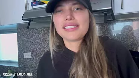 Innocent food delivery guy unaware pizza is paid by sexy Latina