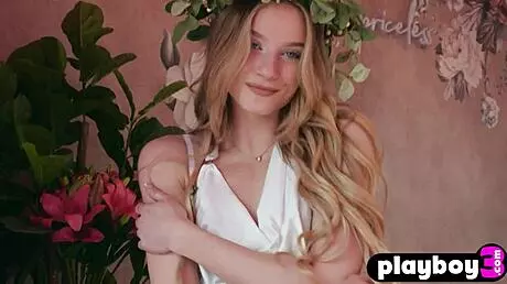 cute blonde teen 18+ roxy shaw, wanna see my hot body while posing?