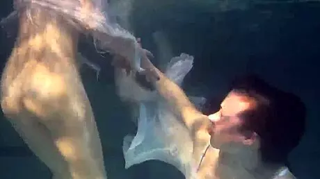 polcharova and siskina are wet horny lesbians underwater