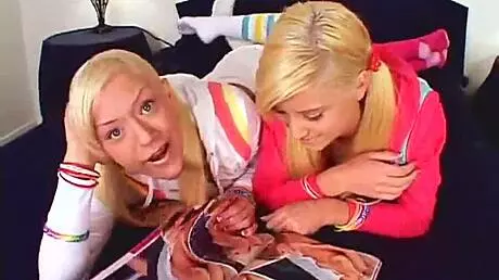 hey little 18+ laney and lil lexy, keep licking that pussy