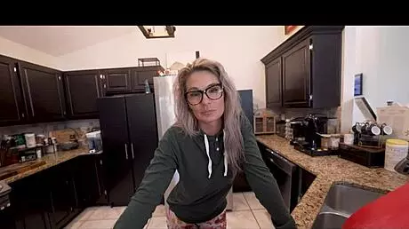 Stepmom Mandy Rhea pretends she's my girlfriend in bedroom