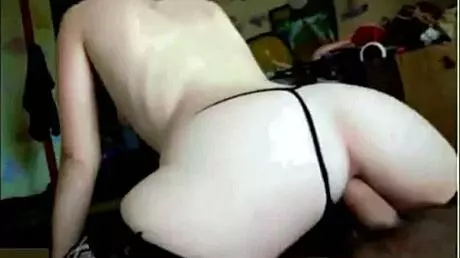 Neuk mijn vriendin in haar sexy string anaal