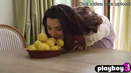 Hayli Sanders Poses Naked, Exposing Her Big Ass Booty Boldly