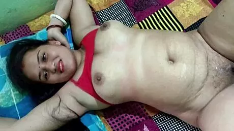 Indijska žena i muž dele vreli kućni creampie trenutak