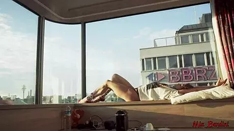 Why does this amateur couple's passionate sex end with a cumshot on the window?