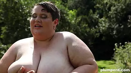 Morbid obez Çek cougar küçük 18+ sikini kinky yüz oturma ile domine ediyor, vahşi fetiş oyunu açılıyor.