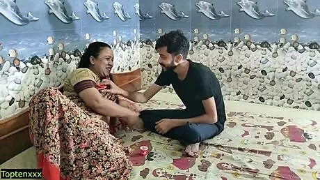 Wow! Bengali hot bhabhi bangs young 18+ Indian boy in first amateur romp