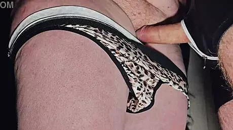 Απλά γαμάω σφιχτή παρθένα πούτσα, τελειώνω μέσα με ψιθύρους