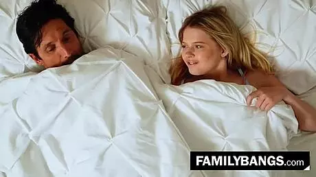 FamilyBangs com - Gadis Kecil 18+ Coco Lovelock Nyusup ke Tempat Tidur Ayah Tiri Tommy Guns Saat Tidur