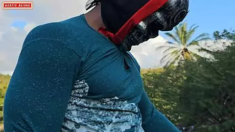 Pozwalam dziewczynie wyjść na spacer z przyjacielem