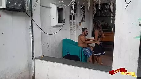 Minha enteada me faz a barba e me da o cuzinho