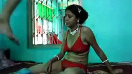 Indian Cute Bhabhi Bangs Devor at Home