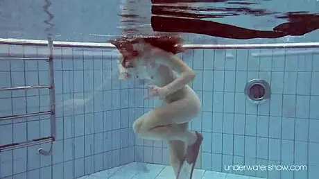 Underwater slut roxalana cheh naked in pool bathing
