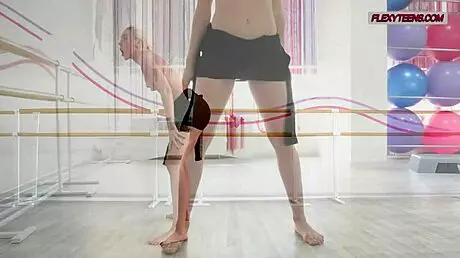 Blonde Teen 18+ Sigarga Does HOT SPREADS in Flexible Yoga Poses