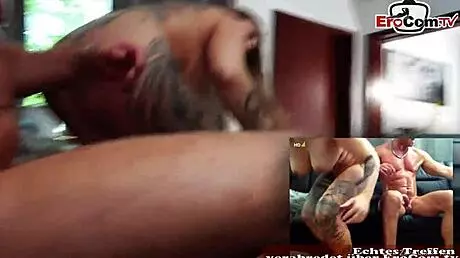 deutsches tätowiertes babe mit dicken titten fickt vor der webcam cum on tits slut