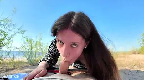 Επίσκεψη σε Δημόσια Παραλία για Στοματικό Σεξ Πριν Κολύμπι