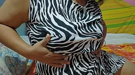 Yo, Indian desi girl Priya gets naughty with her boyfriend in bed