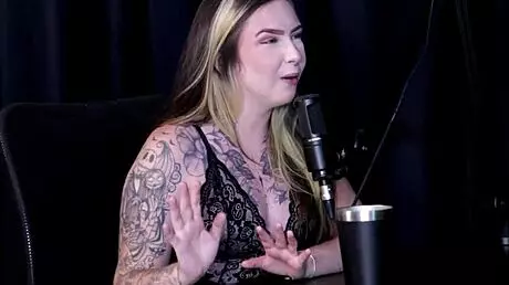 Do you want to see Alice Vasconcelos having sex with Raphaela Savanah?