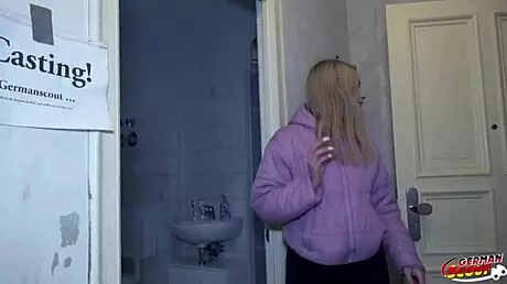 Deutsche Scout pickt Krankenschwester Naomi Love für großen Titten Casting-Fick