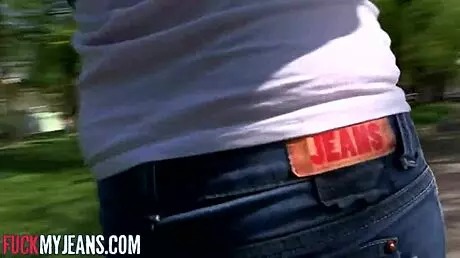 Sugar babe says, Smash my pussy!