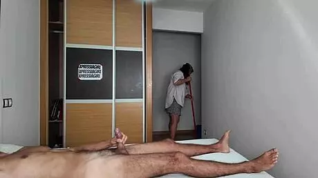 i jerk off in front of the cleaning lady at the hotel