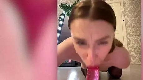 webcam girl vikusik22a blows and fists ass