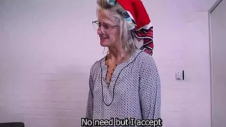 Squirting 68 years old skinny mature gets fist fucked in destroyed ass