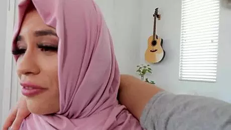 i see rose lynn muslim babe sneeky blowjob